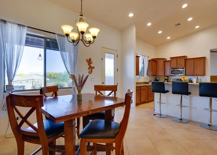 Cozy Mtn-view W/ Pool & Hot Tub!