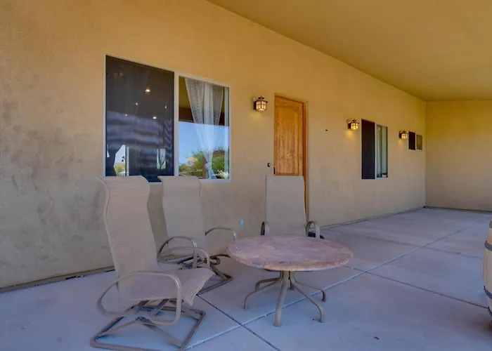 Cozy Mtn-view W/ Pool & Hot Tub!