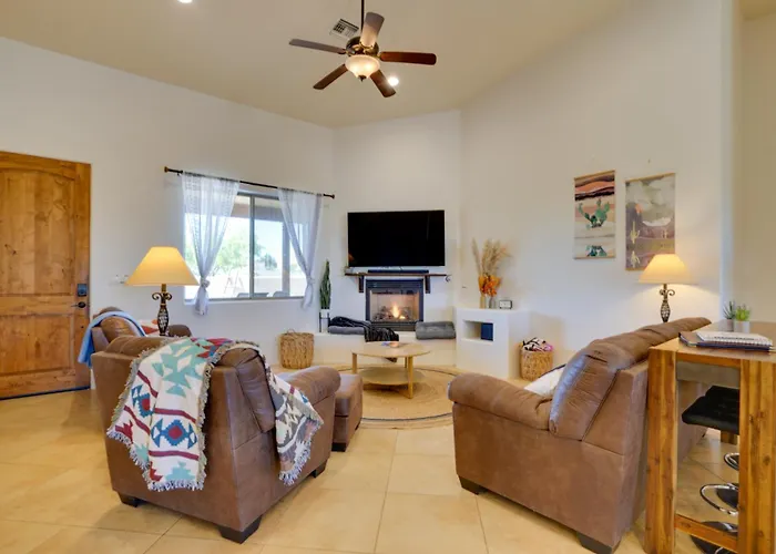 Cozy Mtn-view W/ Pool & Hot Tub!